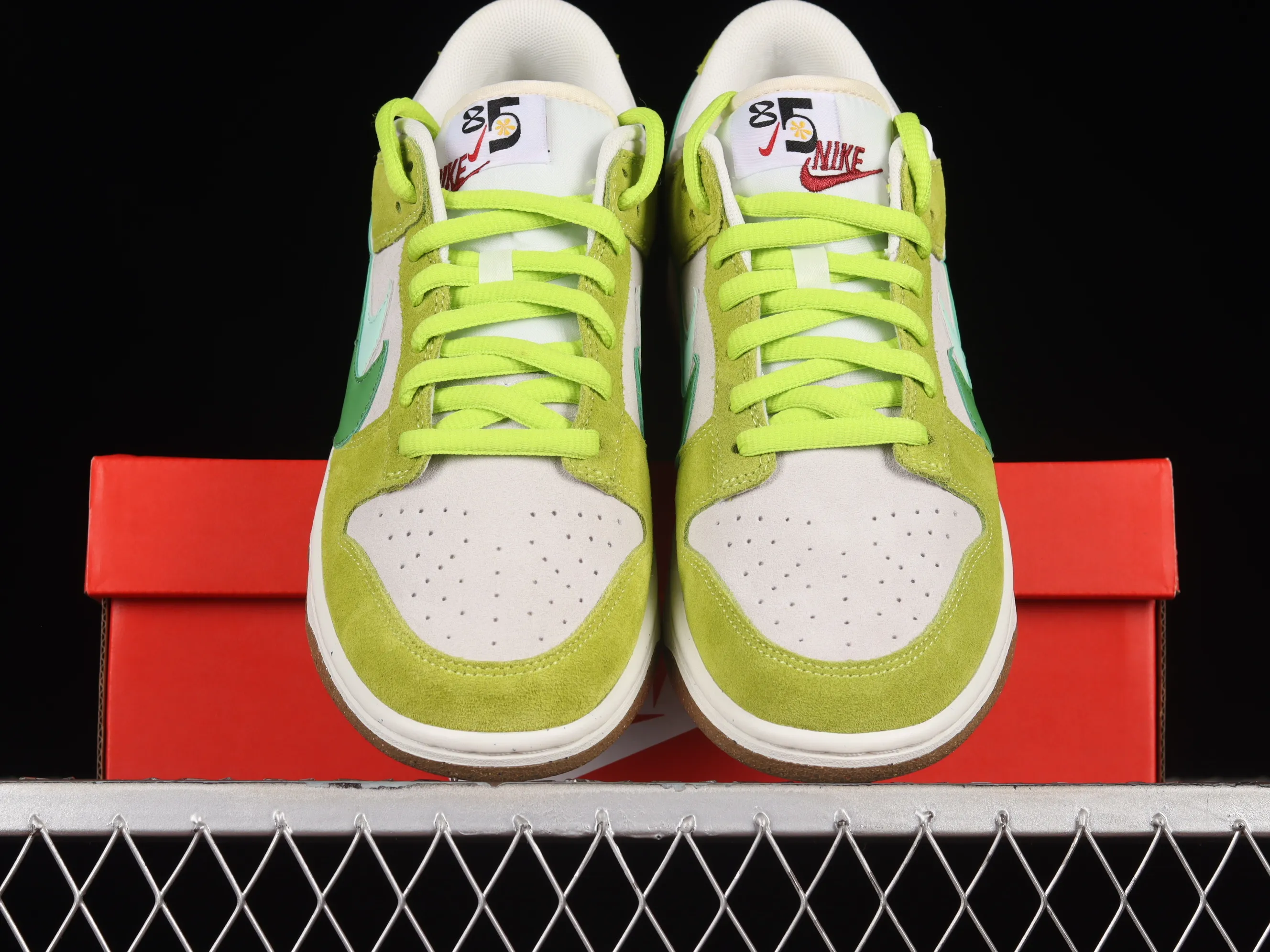 All categories Nk SB Dunk Series Nk SB Dunk Low low-top sneakers Nk SB Dunk Low "85" Green Apple Smiley SB low-top sports and leisure sneakers DO9457-122